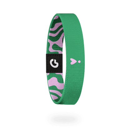Innenseite - doppelseitiges, elastisches Stoff-Armband von Goodbands aus der "good energy" Kollektion in pink & grün mit organischen Rundungen als Muster, freigestellt