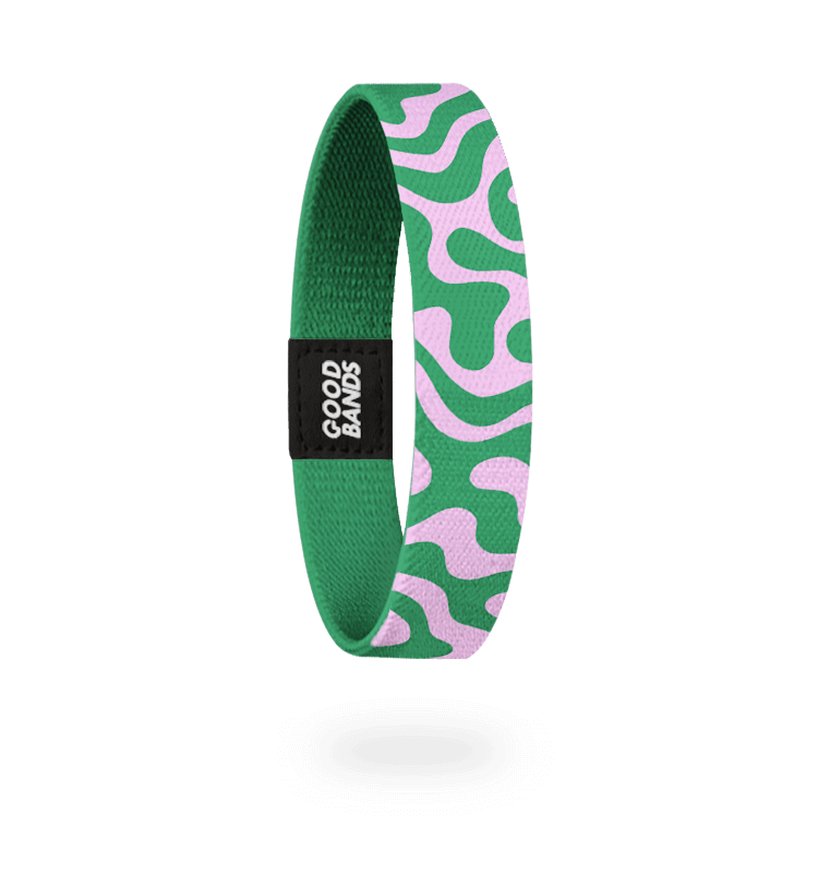 Außenseite - doppelseitiges, elastisches Stoff-Armband von Goodbands aus der "good energy" Kollektion in pink & grün mit Herz-Symbol, freigestellt